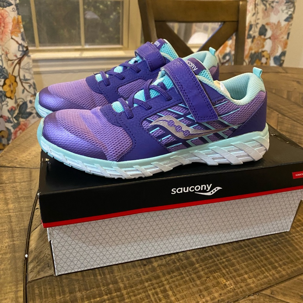 LIKE NEW -Saucony Kids Shoes - Purple and Turquoise